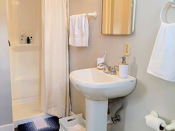 Apt #1 Bath