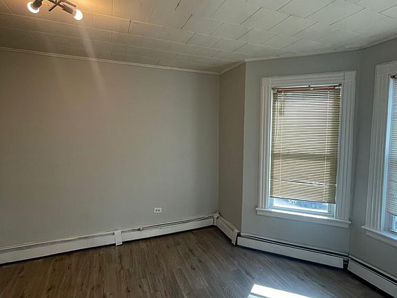 3rd image of 187 Parker St APT 1