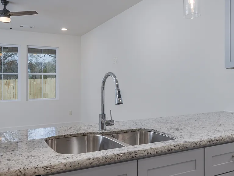 Stonebrook — Photo 42