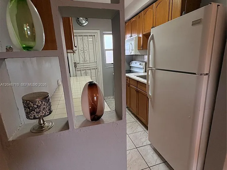 3501 SW 10th St #1B — Photo 8