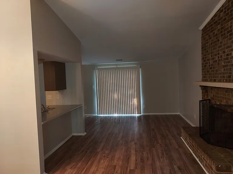 7836 Ivy Hollow Dr — Photo 3