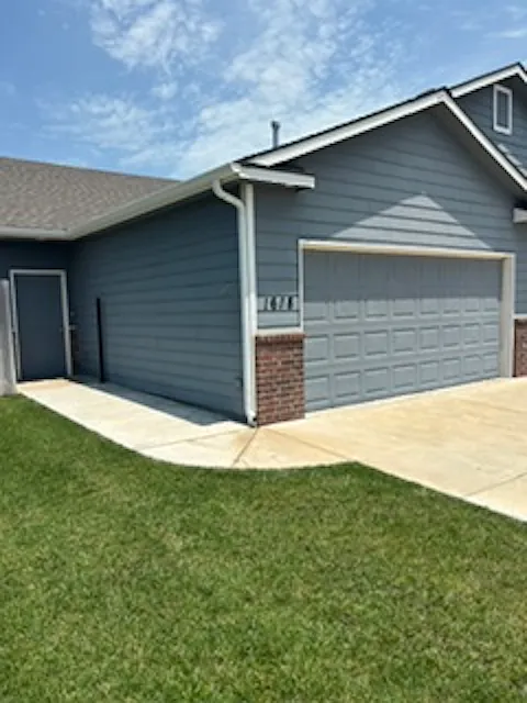 3 bed, 1225 sqft, $1,650 — Photo 1