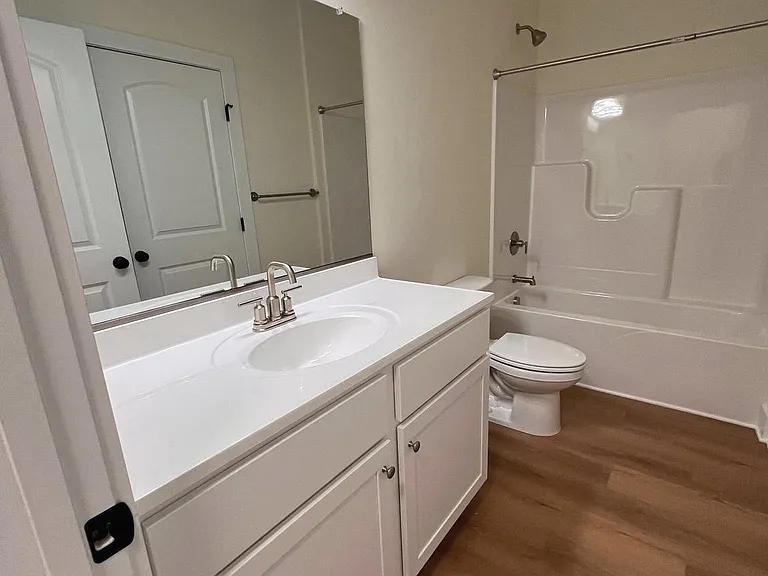 113 W North St #100 — Photo 8