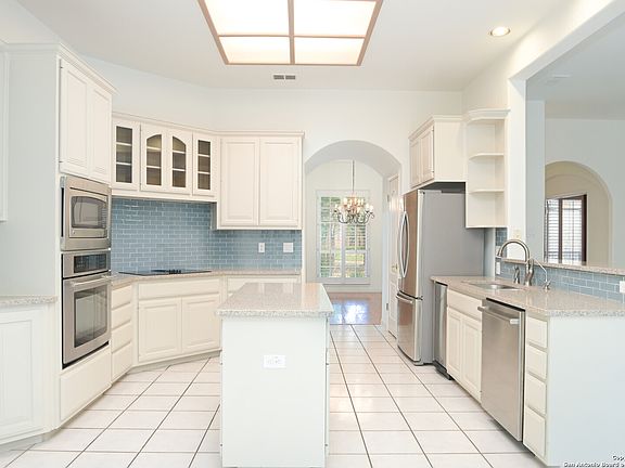 3rd image of 8518 FAIRWAY GREEN DR