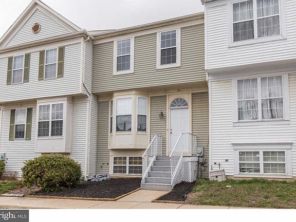 2nd image of 10 Creek Ln