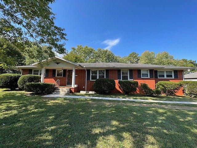 1st image of 811 Kingwood Dr