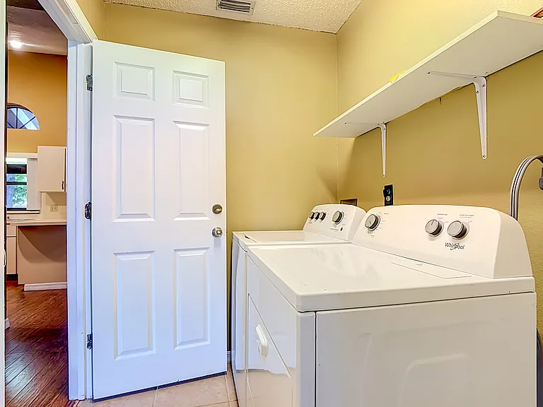 2108 Jonathan Ln — Photo 25