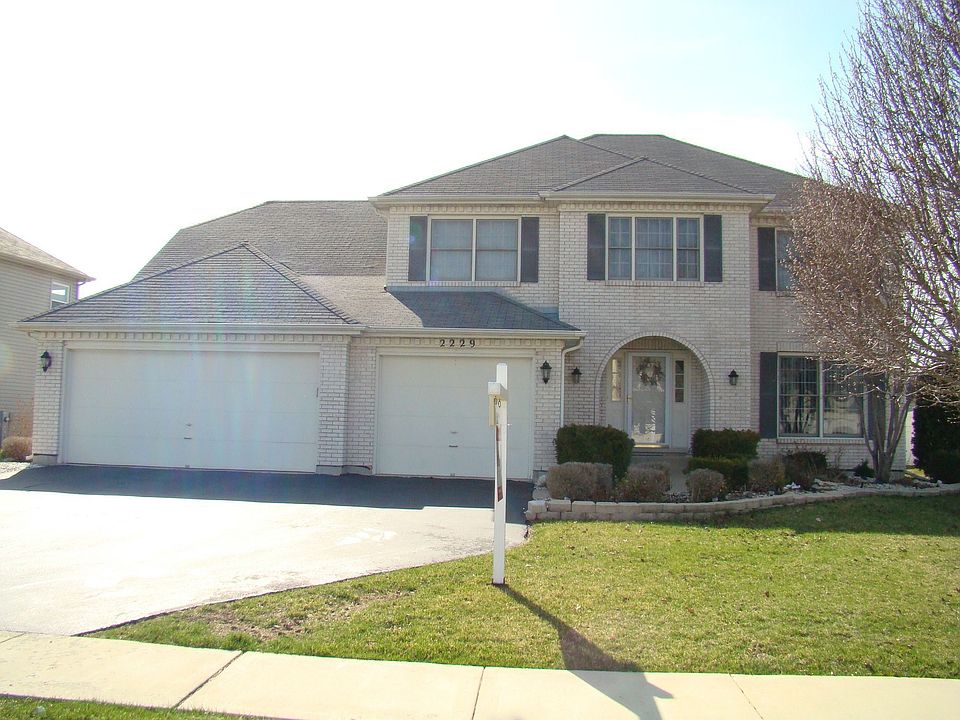 1st image of 2229 Stonehaven Dr