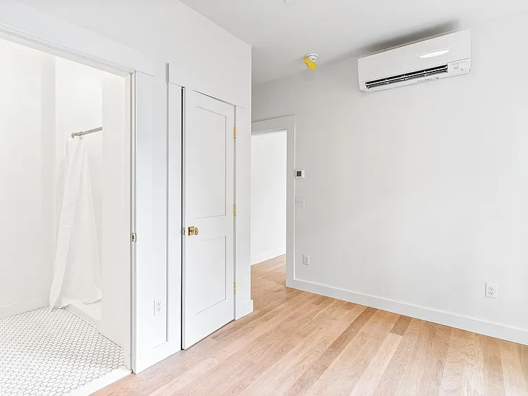 55 Weston Ave — Photo 16