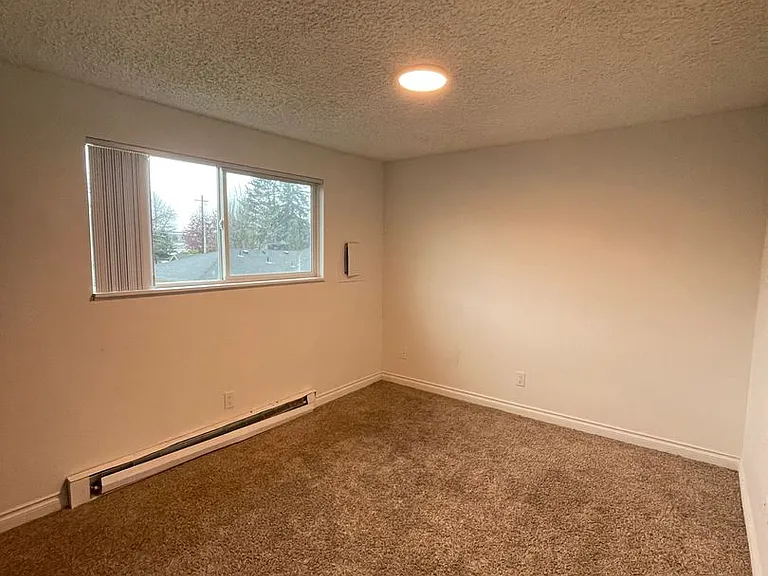 Dry Creek Apartments — Photo 6