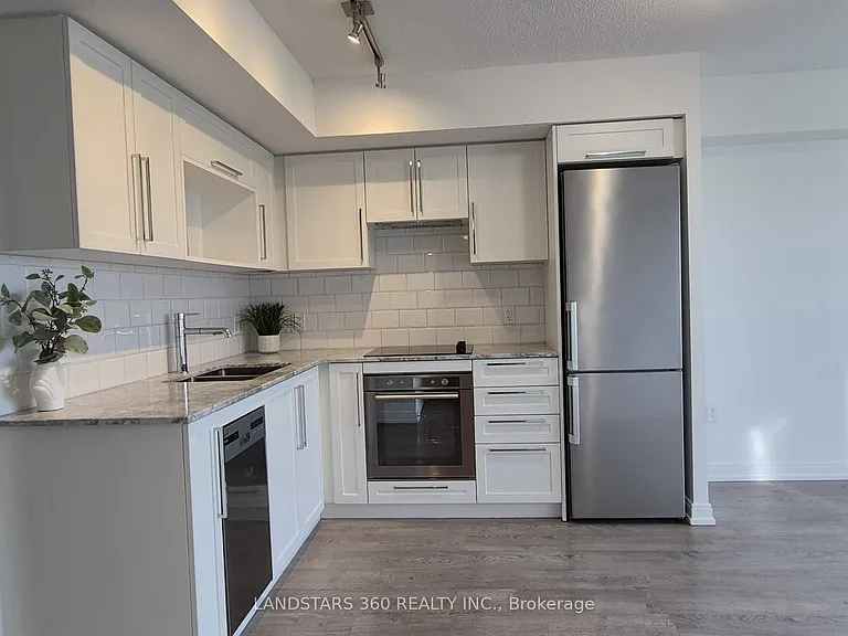 275 Village Green Sq #1820 — Photo 8