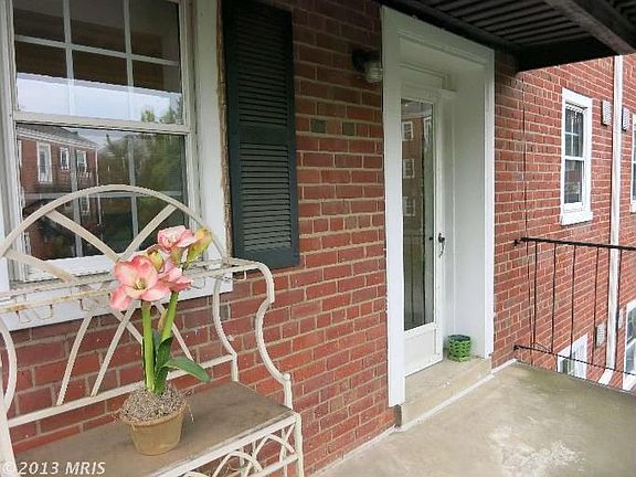 3rd image of 3079 S Buchanan St APT B2
