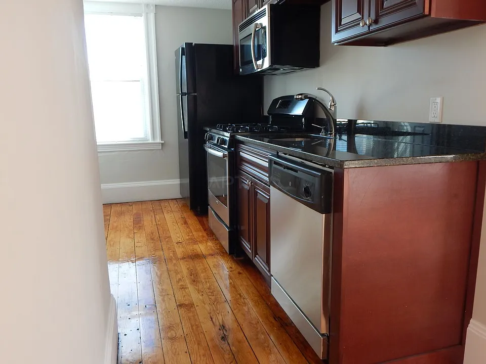 48 Waterhouse St #3