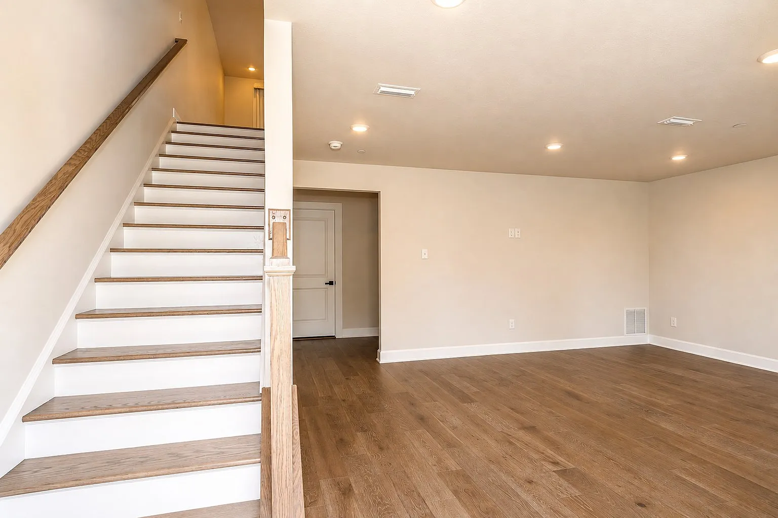 3 bed, 2.5 bath, 2137 sqft, $3,600 — Photo 2