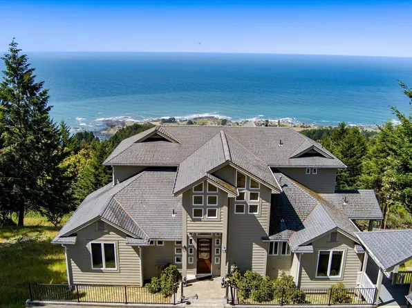 195 Parsons Rd, Whitethorn, CA 95589