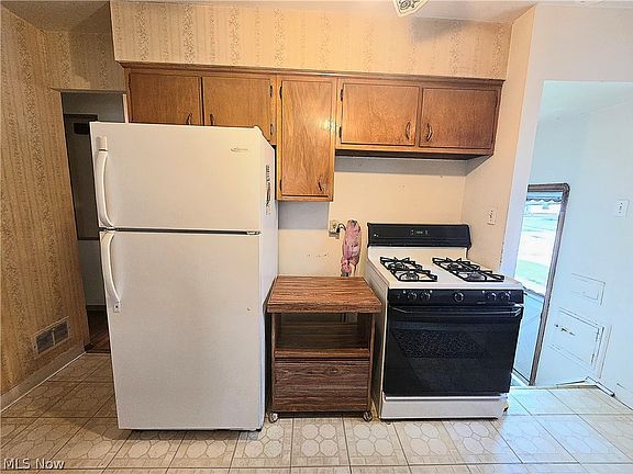 4th image of 6040 W 54th St