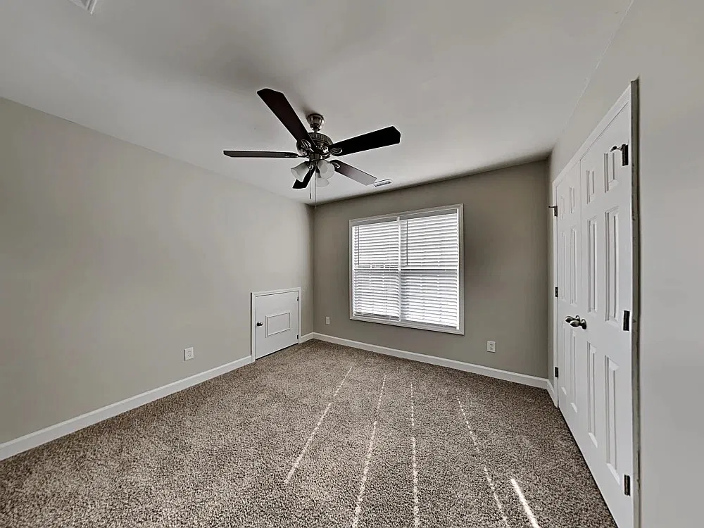 3 bed, 2.5 bath, 2110 sqft, $1,925 — Photo 2