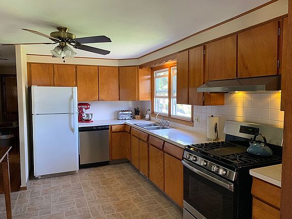 4th image of 100 Fernpark Dr