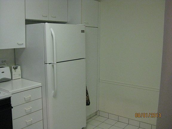 4th image of 260 E George St #C