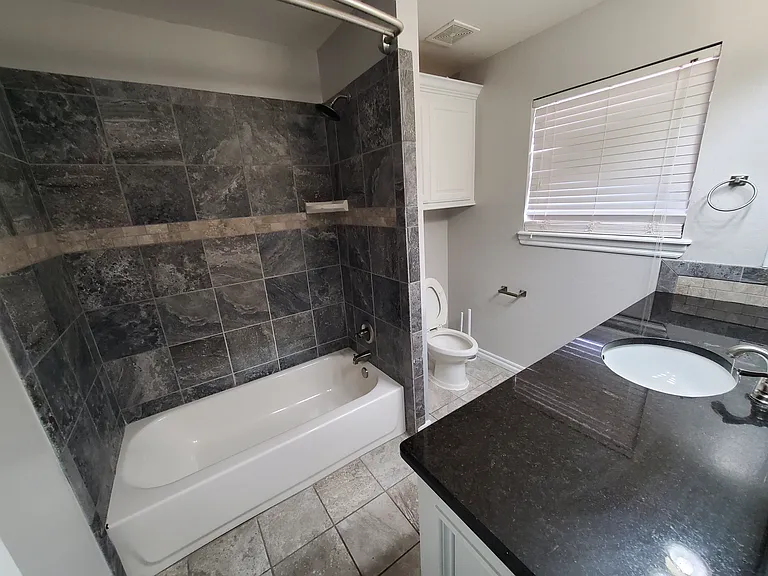 205 NE Angus St — Photo 11