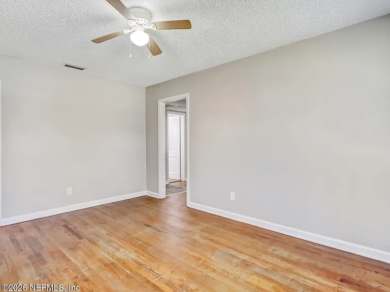 1901 Pullman Ct — Photo 5
