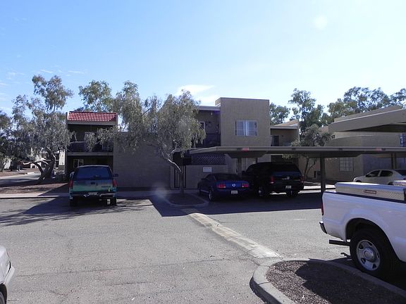 2nd image of 2819 E Marconi Ave