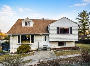 25 Rockingchair Rd, White Plains, NY 10607