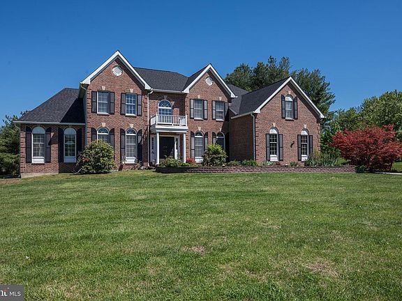 3rd image of 606 McElwee Rd