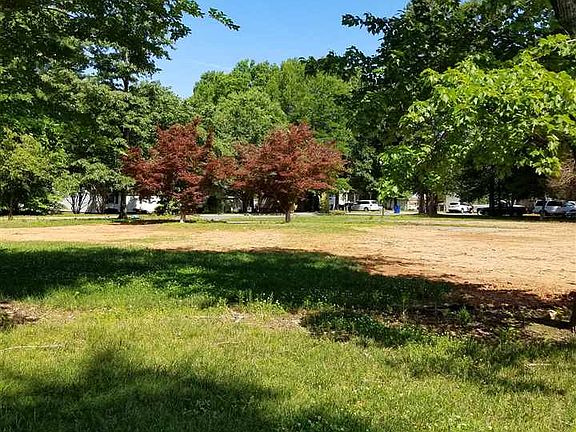 4th image of 704 Forest Dr #13 & 14