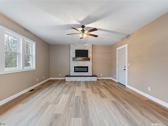 5th image of 214 Lindale Ave