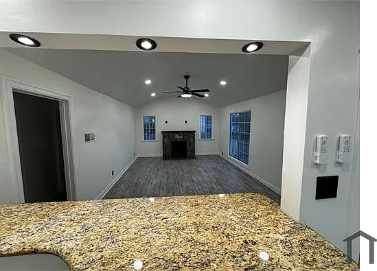 2 bed, 875 sqft, $2,800 — Photo 2
