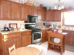 463 E Main St, Lena, IL 61048