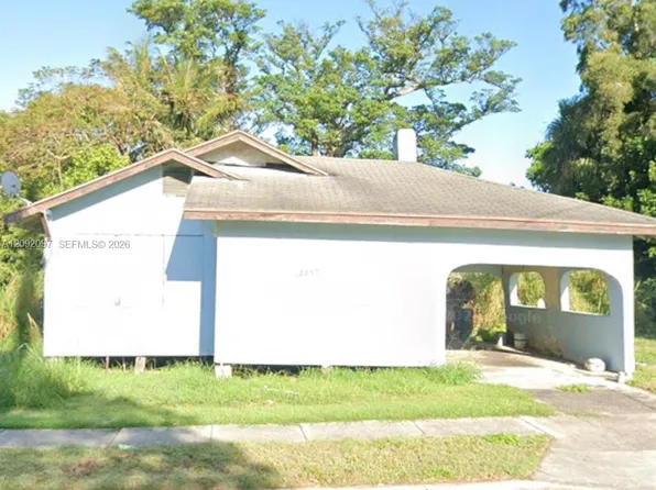 12255 Lakeshore Dr, Canal Point, FL 33438