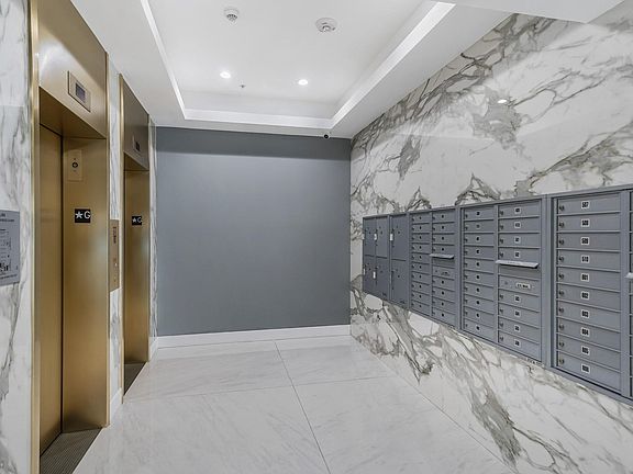 3rd image of 601 S Broadway #310