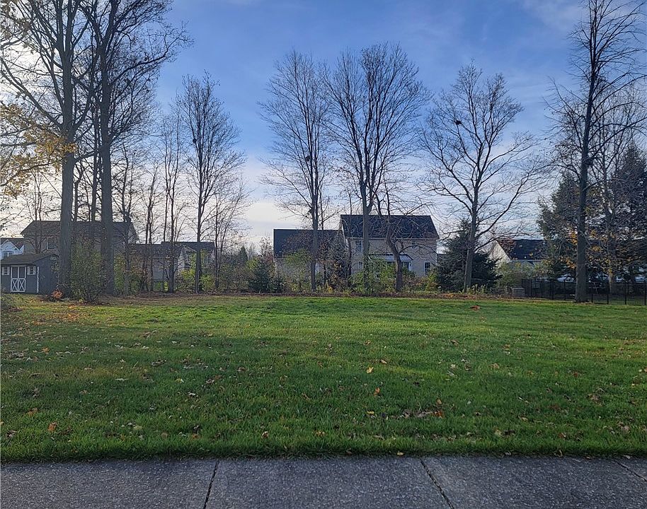1st image of 19 Manitoba Woods