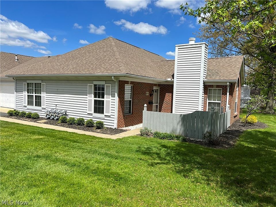 1st image of 10 Stratford Green Dr APT 1