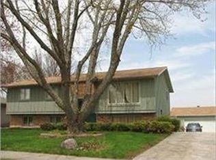 106 Lynwood Dr, Huxley, IA 50124