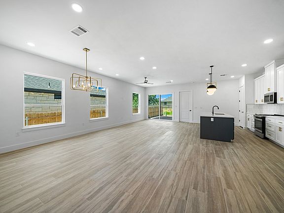 4th image of 233 Dudley Way