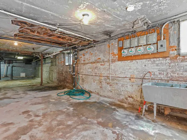 60-46 Putnam Avenue image 33 of 47