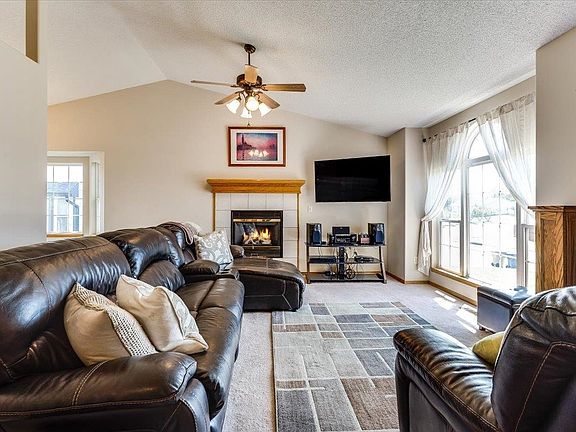 3rd image of 616 W Gatewood Ln