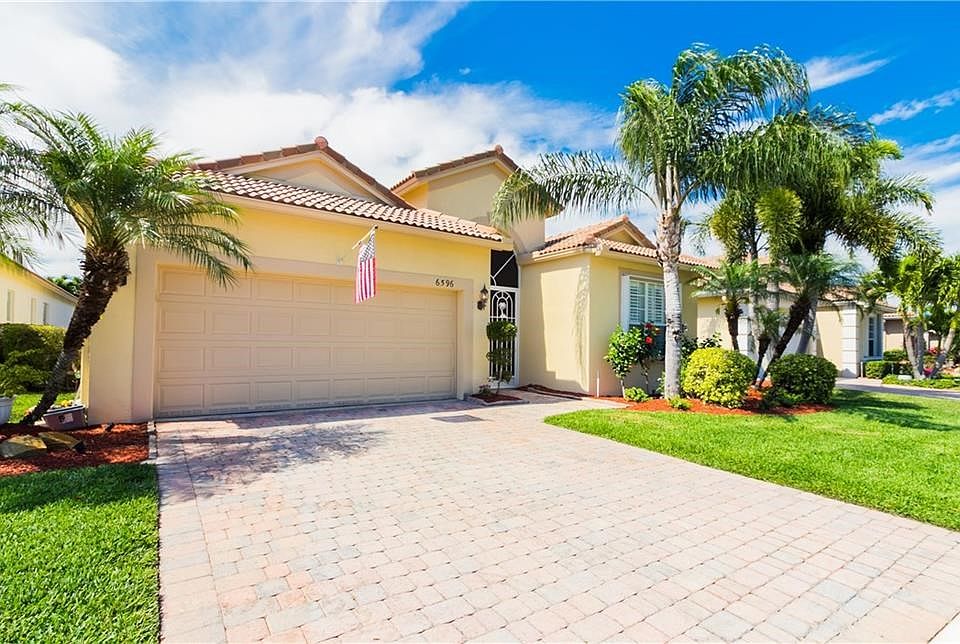 Mint condition 2004 CBS pool home on one of the most beautiful streets in Summerfield.  Freshly painted 2016.  New AC system 2014.  HOA fees only $125 month!