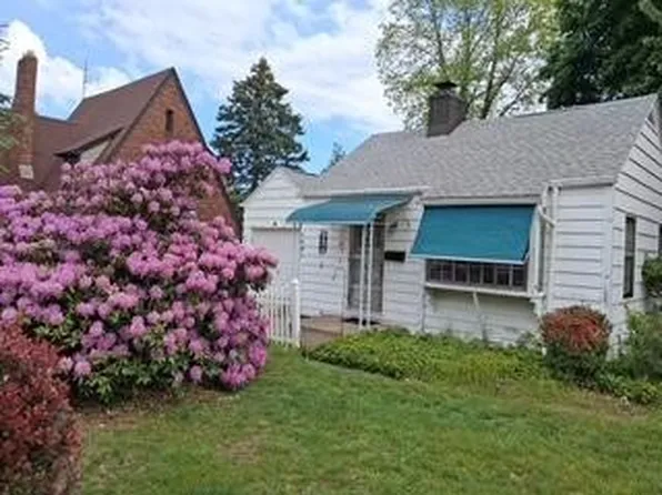 3021 Oakwood St, Erie, PA 16508