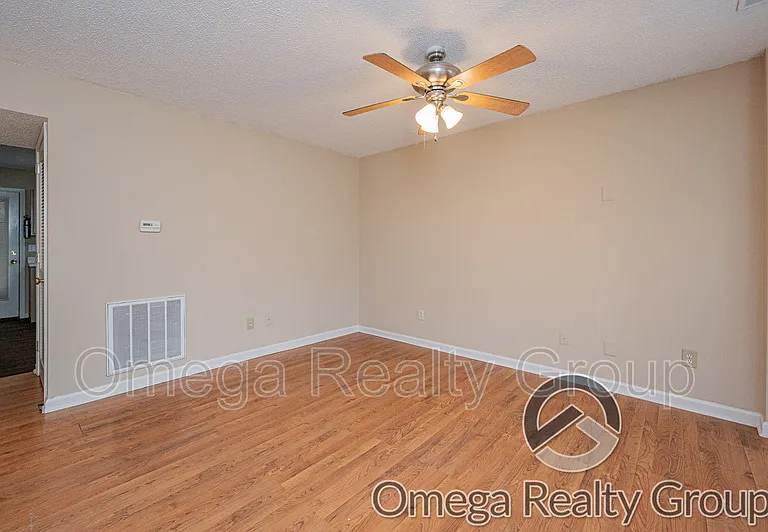 5057 Falling Creek Ln — Photo 3