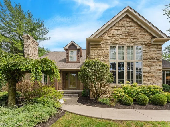 3825 Weymouth Woods Dr, Medina, OH 44256