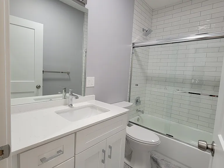 1162 W 19th St #13 — Photo 12