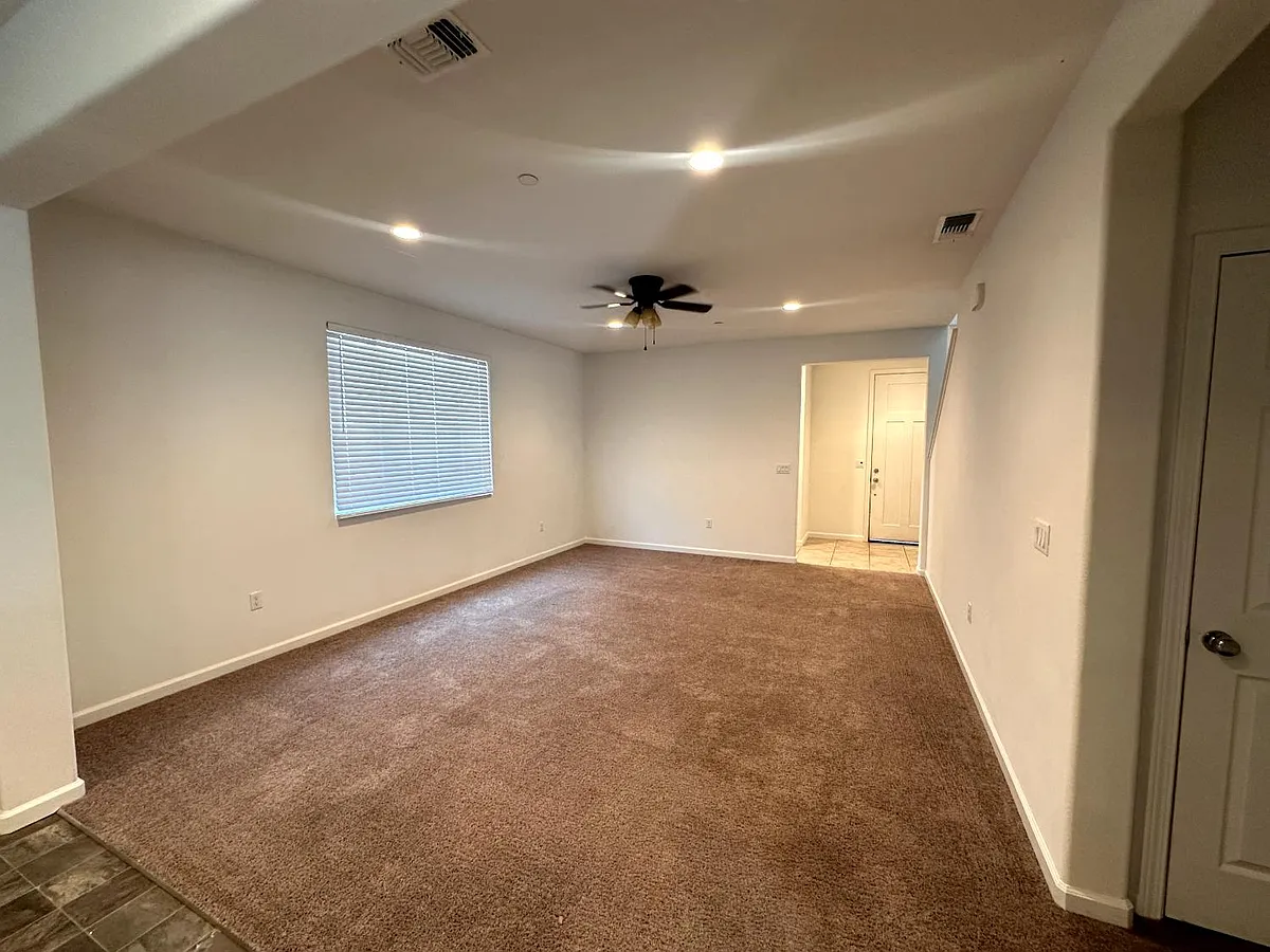 Building Photo - 2893 N Schneider Ave