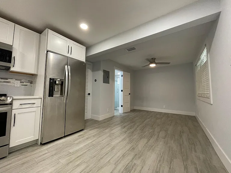 218 Seagate Ave #B — Photo 2