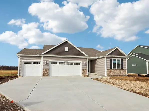 W190N15727 Maple Fields CIRCLE, Jackson, WI 53037
