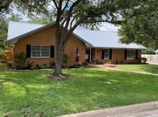 3616 Sweetbriar Dr, Bryan, TX 77802