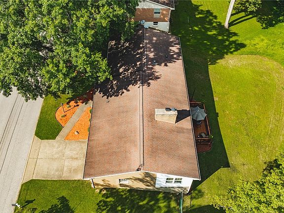 3rd image of 6 Ashwood Dr